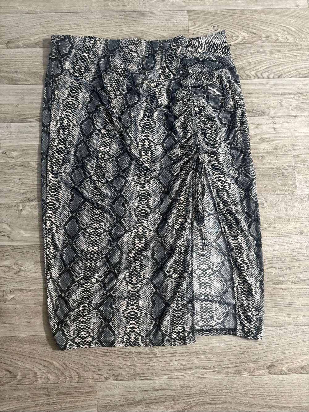 Snake Print Ruched Side Pencil Skirt - Black & Gray